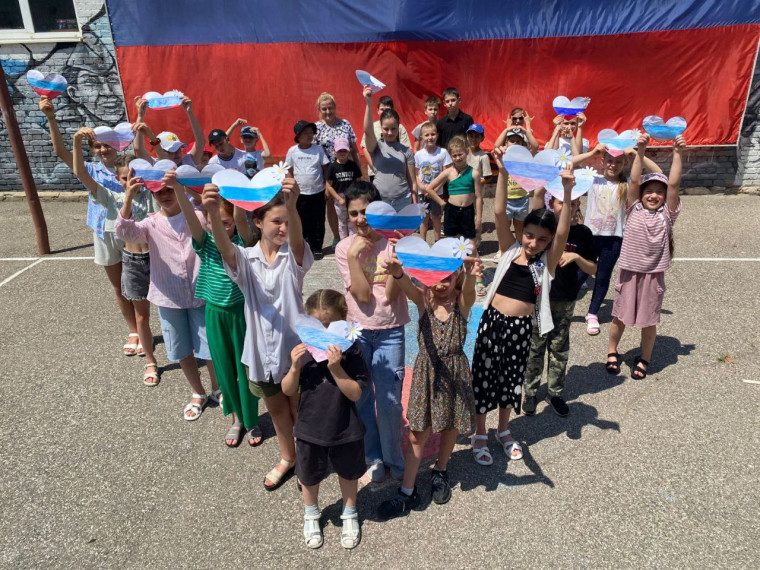 Празднование Дня России в пришкольном лагере.